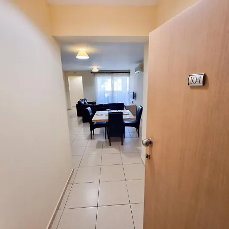 Yaar With Pool, Tennis Court And Bathroom With Bathtub