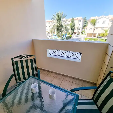 Yaar With Pool, Tennis Court And Bathroom With Bathtub Apartment *